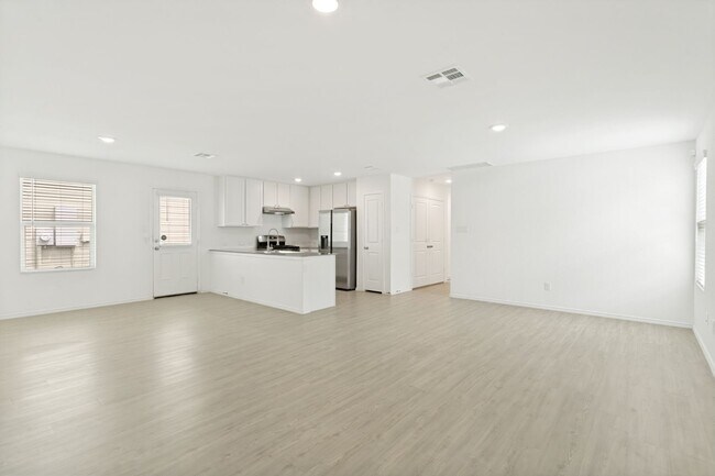 Building Photo - Modern 4-Bedroom Home Near Lackland AFB