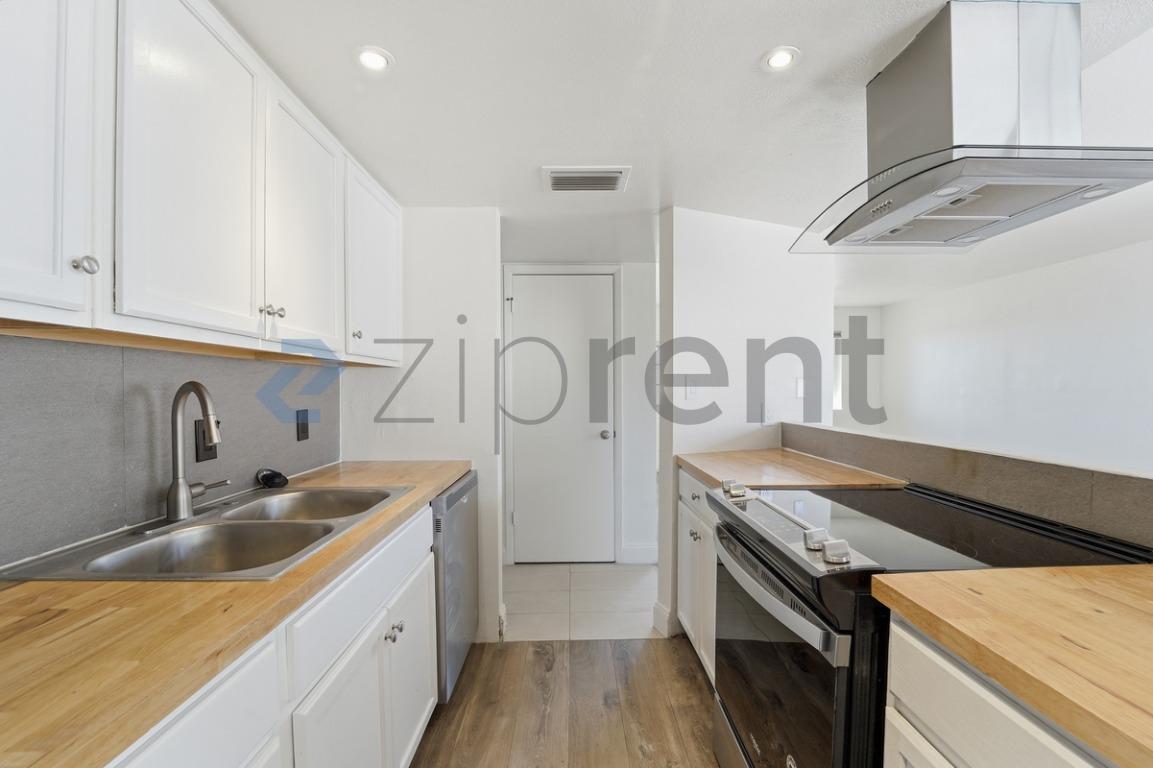 Building Photo - 9037 N 14th St