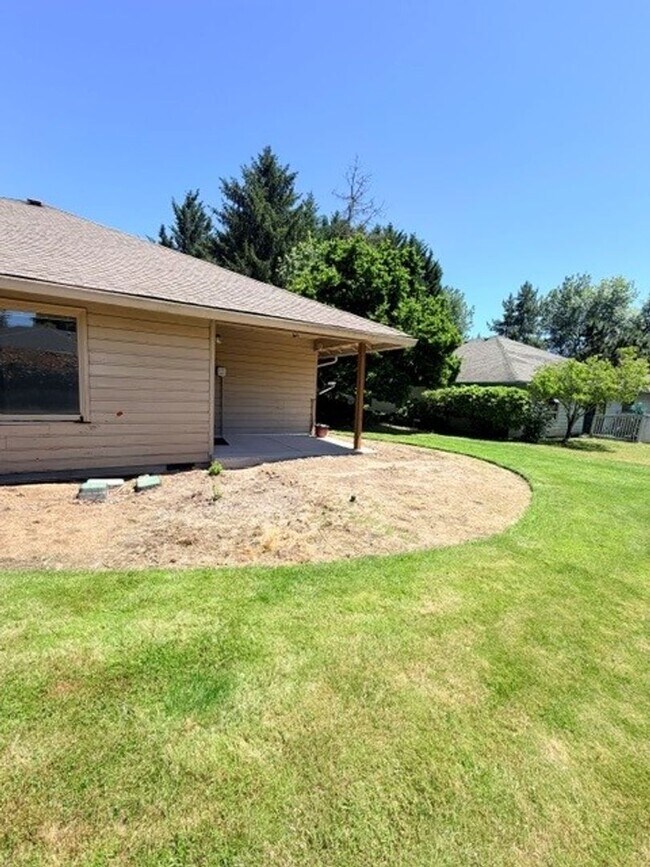 Building Photo - Charming 3-Bedroom Home with Garage & Lawn Care Included