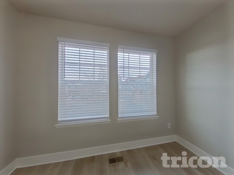 Building Photo - 9805 W Hinsdale Pl