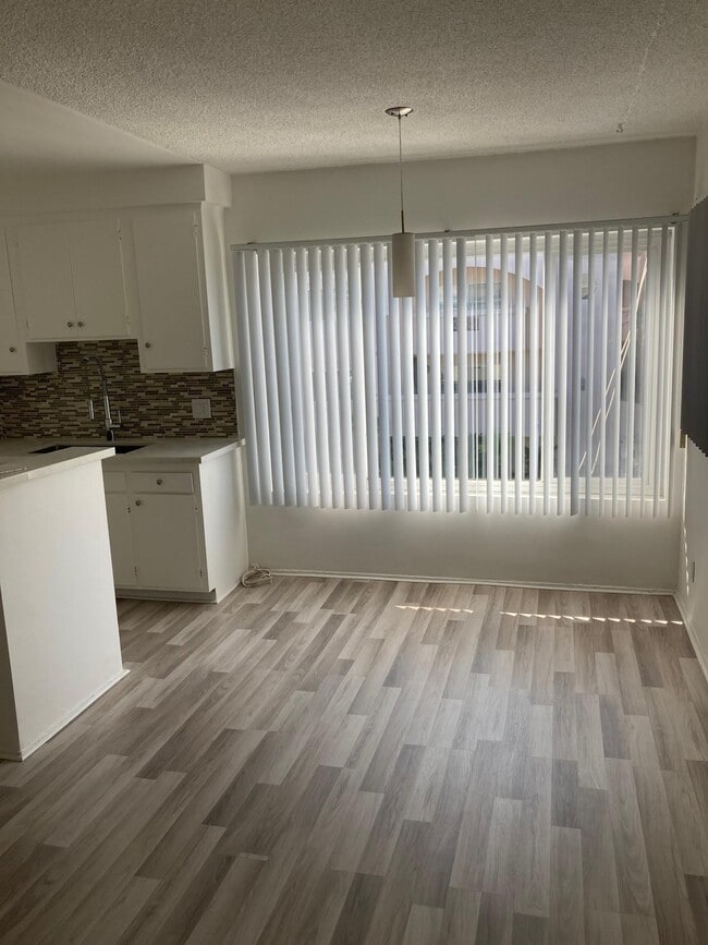 Living/dining area - 11877 Idaho Ave
