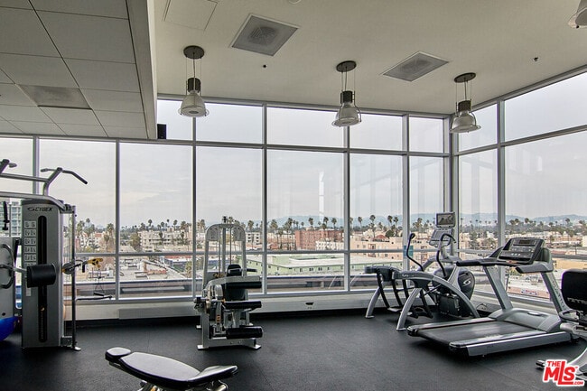 Building Photo - 3785 Wilshire Blvd