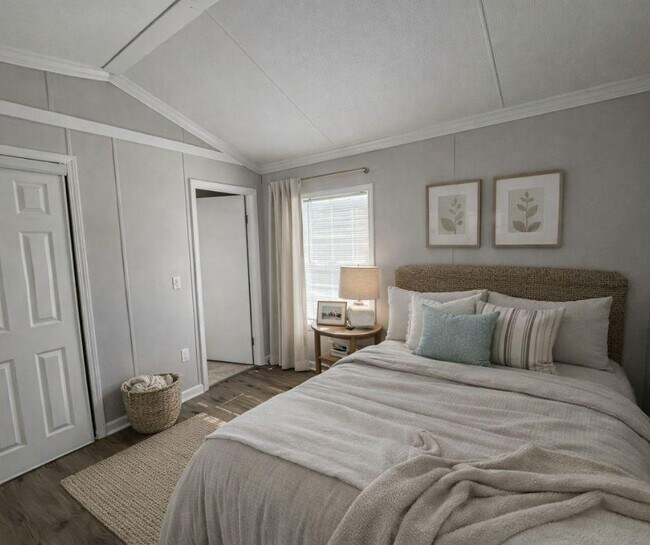 Building Photo - 1113 Chicago Bulls St