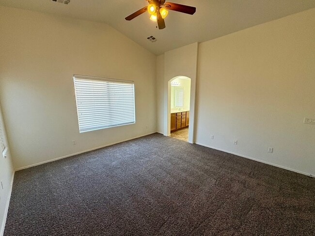 Building Photo - 7142 W Beverly Rd