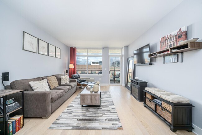 Building Photo - 1400 Hudson St