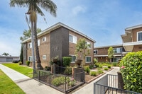 Building Photo - Beach West