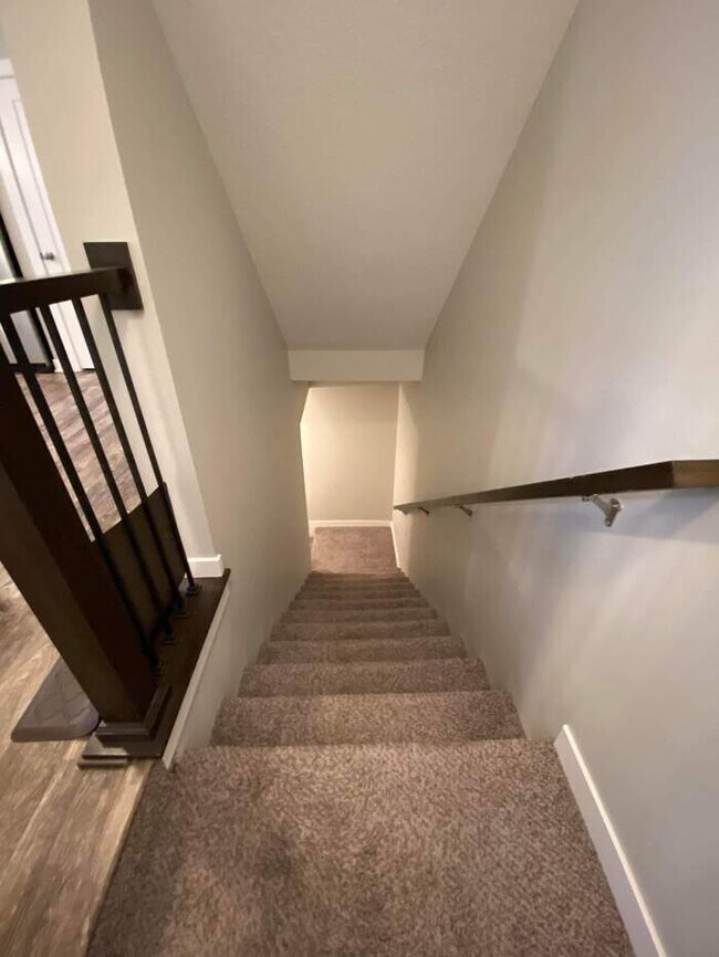 Building Photo - 205 Red Oak Ct