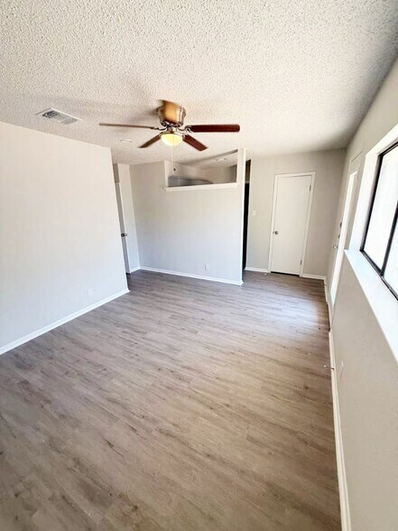Building Photo - 7534 Lincoln Village Dr