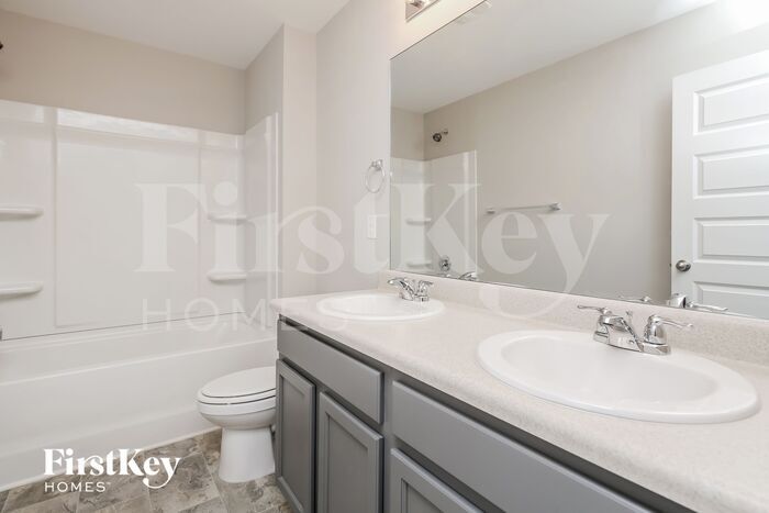 Building Photo - 2117 Massey Ln