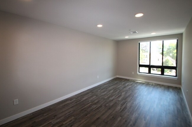 Building Photo - 629 Washington St