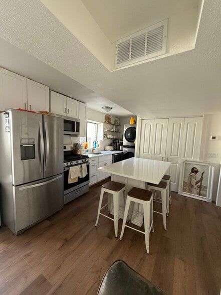 Primary Photo - 1498 W Parkside Dr