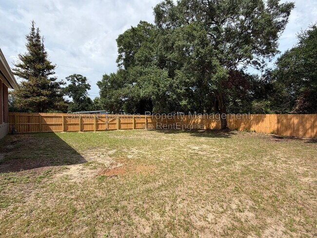 Building Photo - 707 Woodmere Dr
