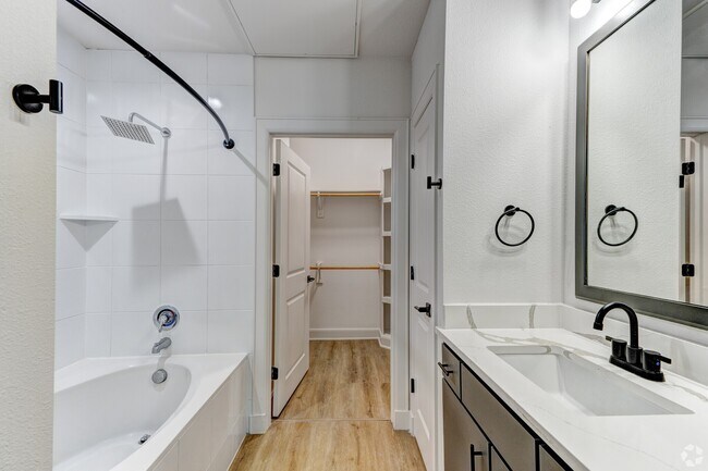 Building Photo - Discover Your Perfect Home Today!