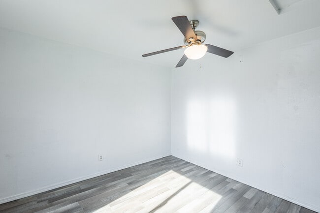 Building Photo - 924 E Georgia Ave