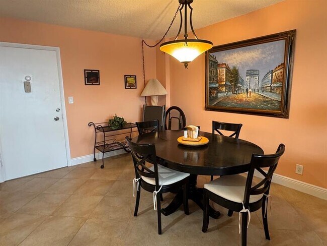 Building Photo - 305 N Pompano Beach Blvd