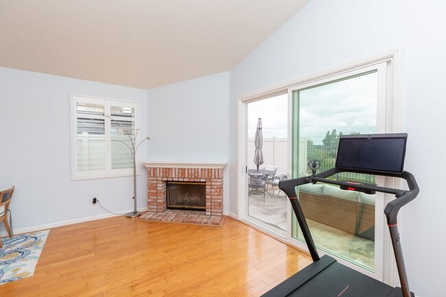 Building Photo - 4 Bed, 2 Bath - Sorrento Mesa Single Famil...