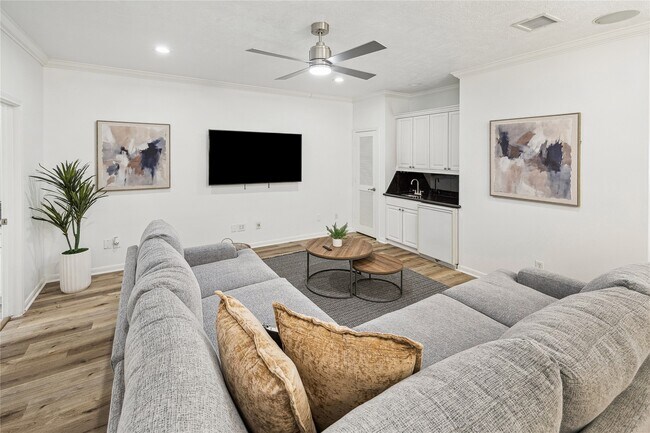 Building Photo - 5346 McCulloch Cir