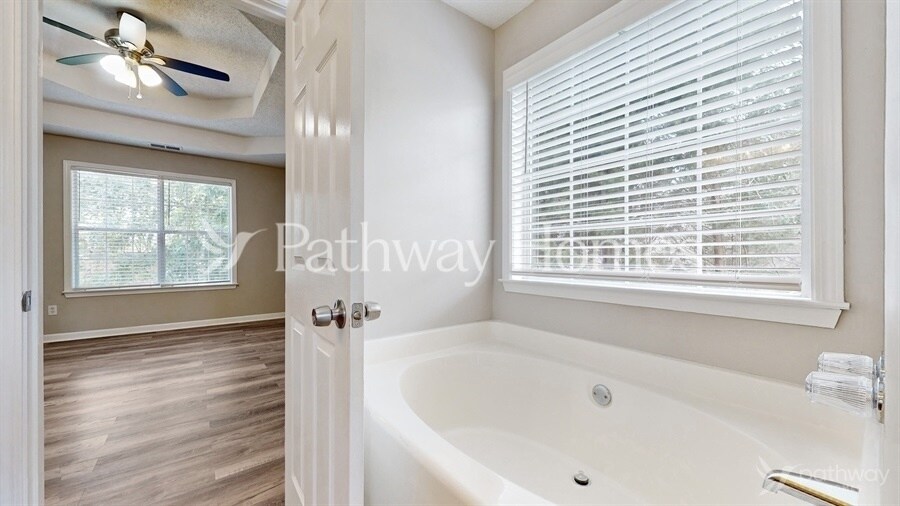 Building Photo - 10891 Knotty Pine Pl