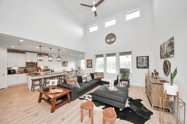 Building Photo - 21130 Almaco Dr