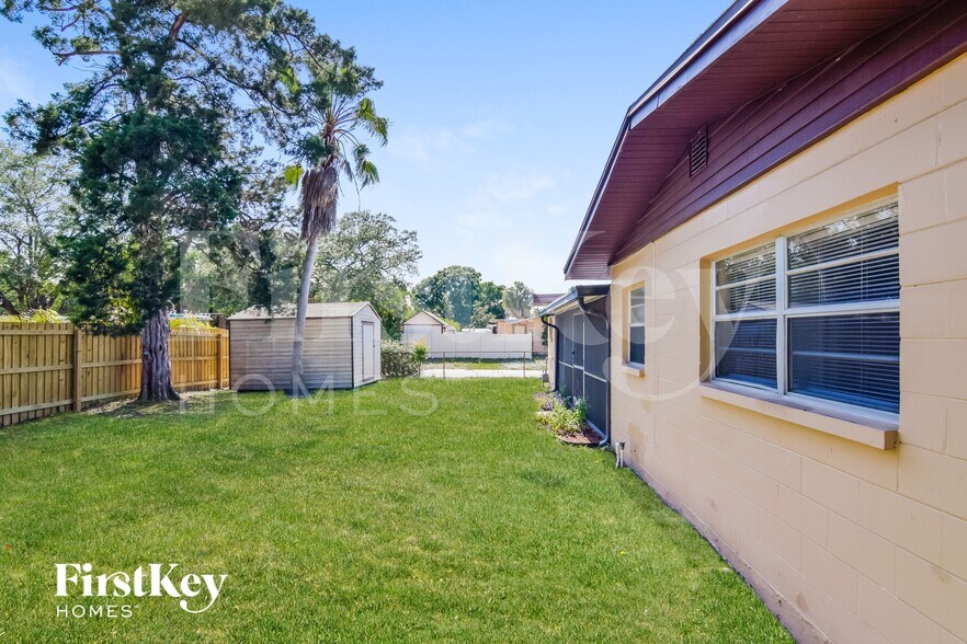 Building Photo - 4818 W Bay Villa Ave