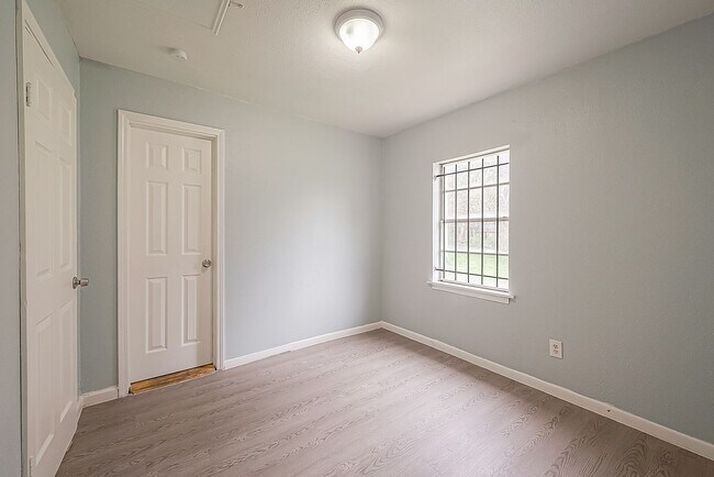 Building Photo - Affordable 3BD/2BA single-family house!