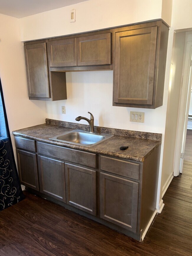 Building Photo - 2613 Chesterfield Ct