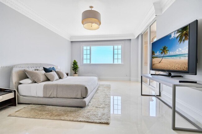 Building Photo - 7154 Fisher Island Dr
