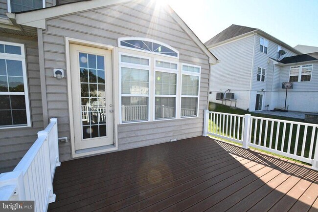 Building Photo - 9 Latham Ln