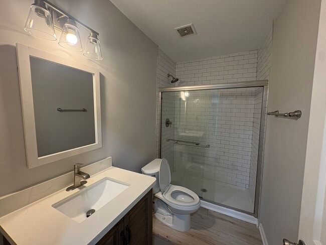 Building Photo - Brand New Renovated 2/1 Available Now!