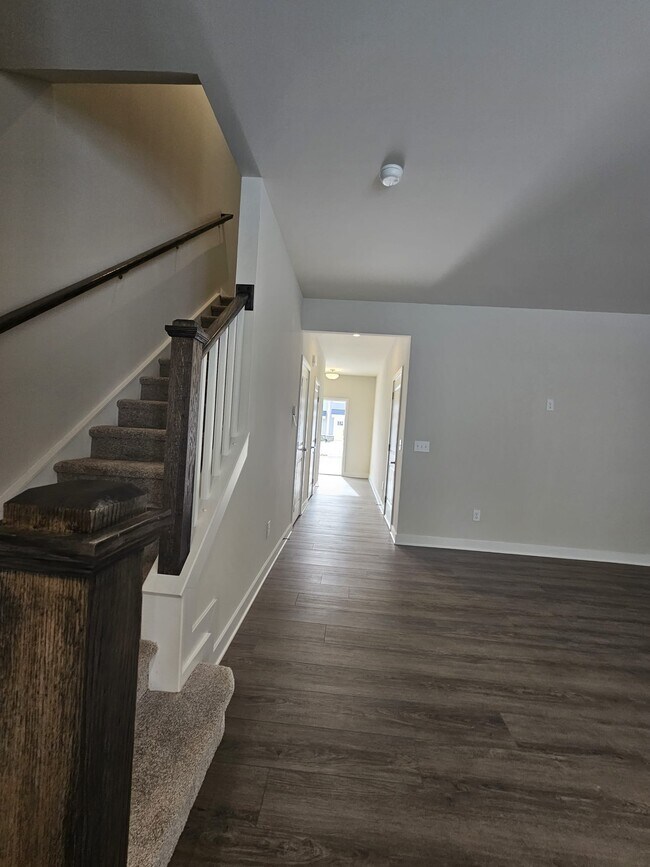 Building Photo - 209 Lograto Ln