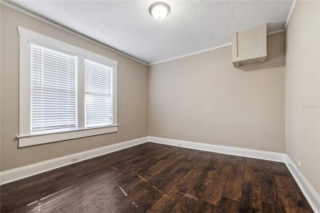 Building Photo - 1209 E Ida St