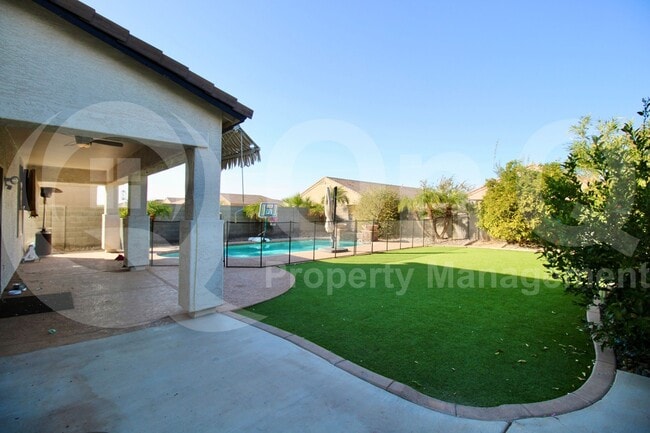 Building Photo - 11434 E Cliffrose Ln