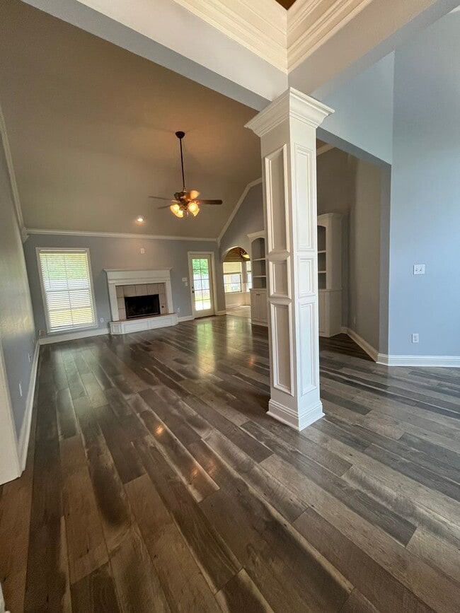 Building Photo - 1050 Azalea Garden Dr