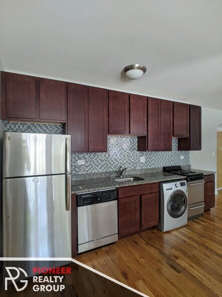 Building Photo - 556 W Arlington Pl