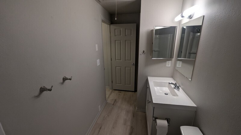 Building Photo - 600 N 2450 E