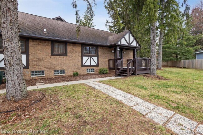 Building Photo - 1131 Indianwood Trail