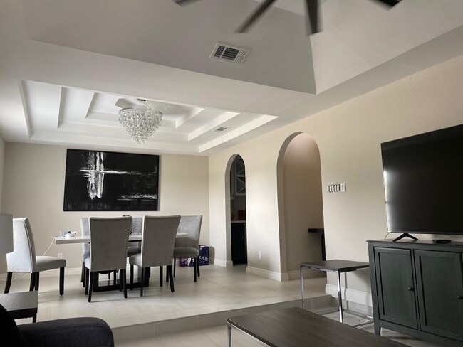 Building Photo - 439 Puig Dr