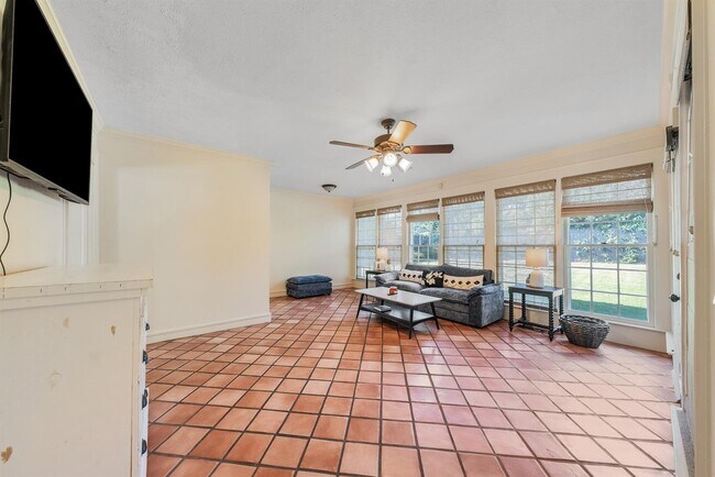 Building Photo - 1711 Stark Ave