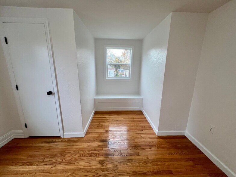 Building Photo - 40 Watch St