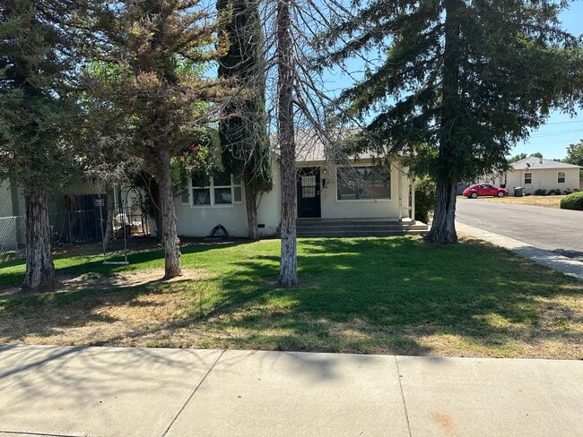 Building Photo - 2120 5th St