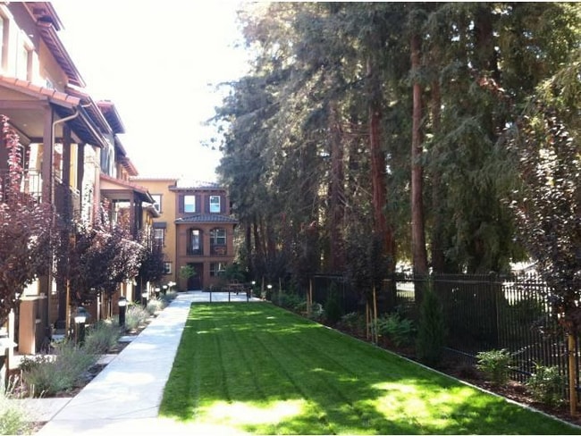 Building Photo - 506 Umbria Pl