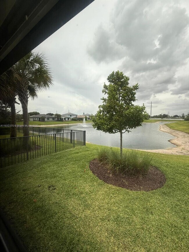 Building Photo - 3141 Tamarind Dr
