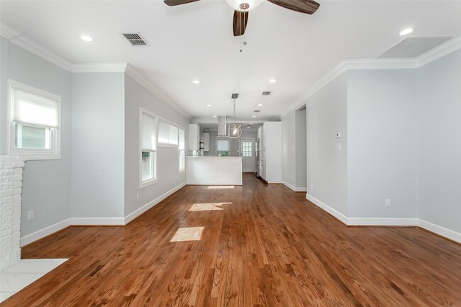 Building Photo - 5327 Worth St