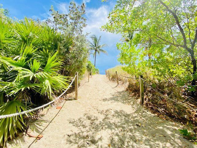 Building Photo - 1621 Collins Ave