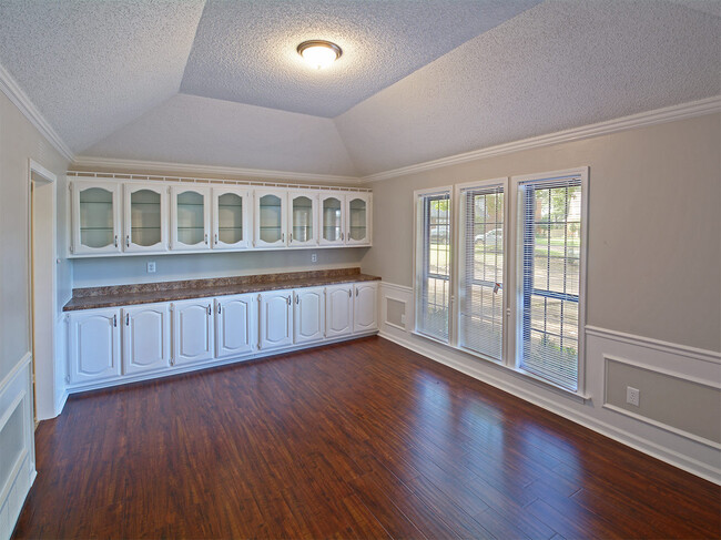 Building Photo - 4 Bed, 3 Bath. In Cordova Near Rockcreek P...