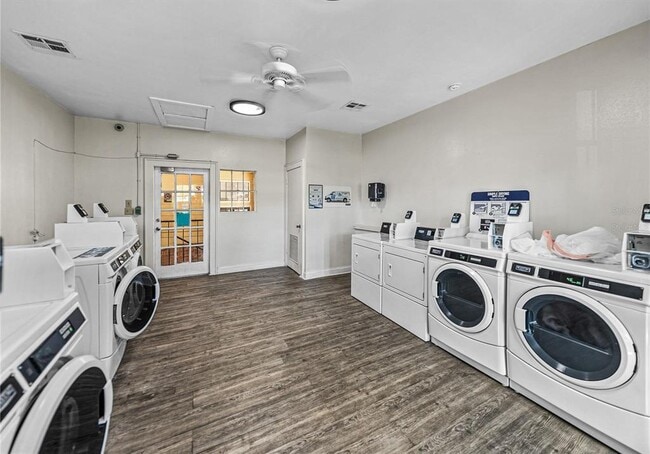 Building Photo - 8722 Mallard Reserve Dr