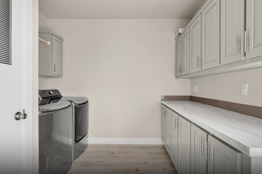 Building Photo - 421 Bluegrass Way