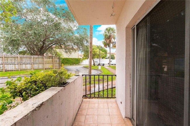 Building Photo - 9490 SW 77th Ave
