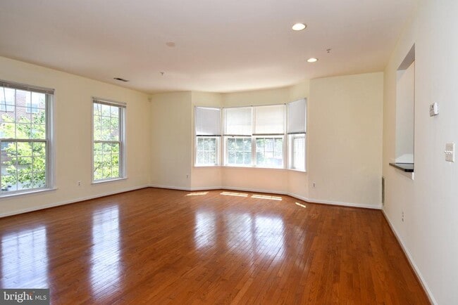 Building Photo - 8784 Lincoln St