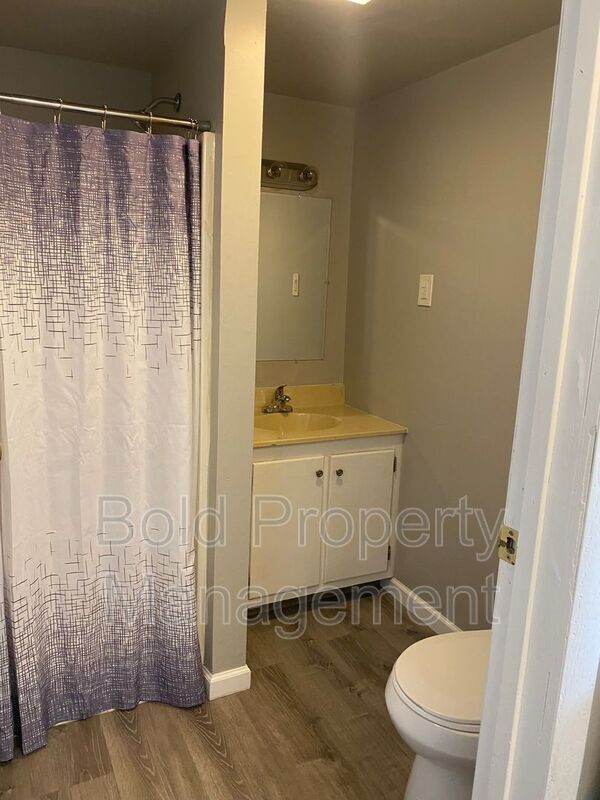 Building Photo - 507 Lehman